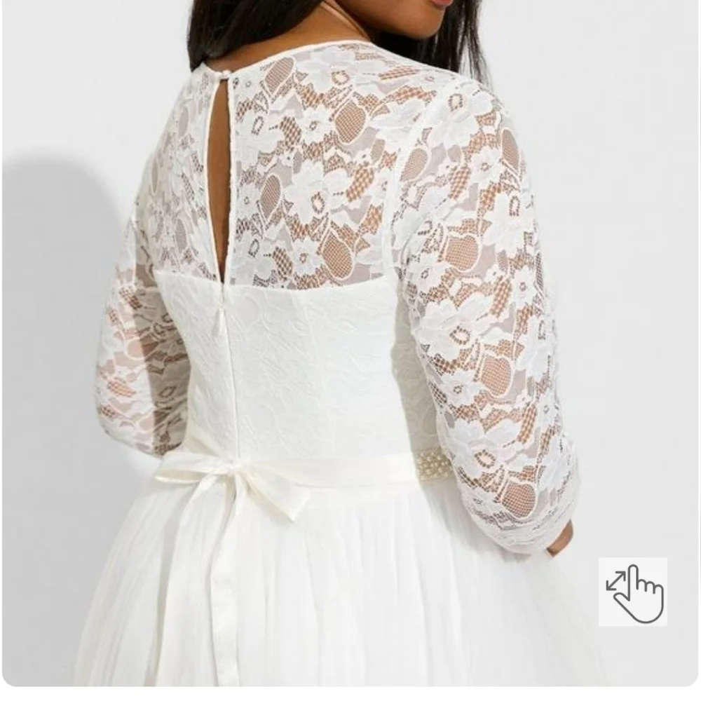 Torrid Ivory lace & Tulle Beaded sash A-line wedding dress size 18 - Picture 3 of 7